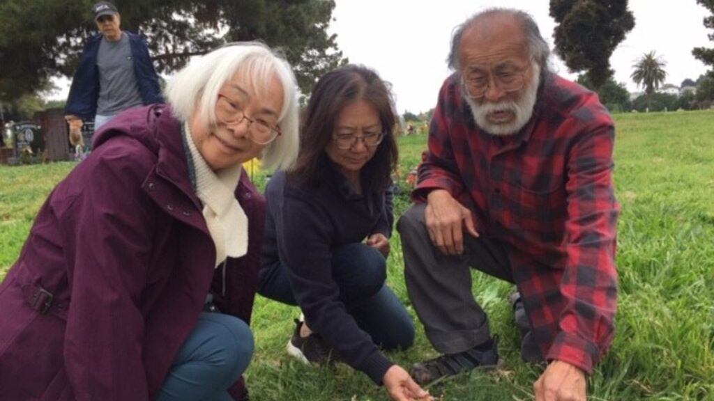 Paying respect at Evergreen Cemetery of Ching Ming